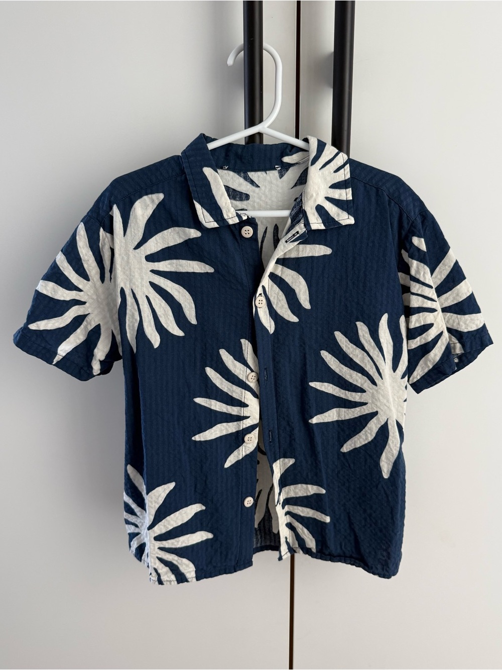 Zara Boys Sun Print Tropical Shirt
Blue & white flower print